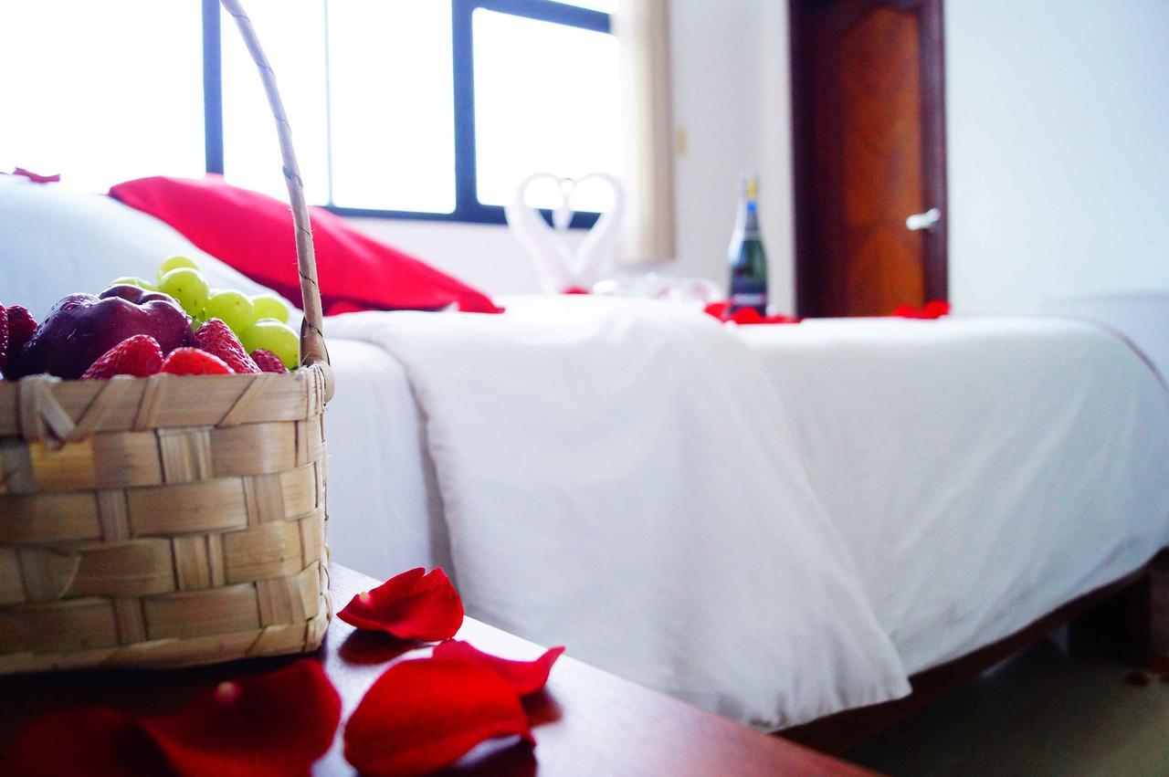 Hotel Castell Guayaquil Exterior photo